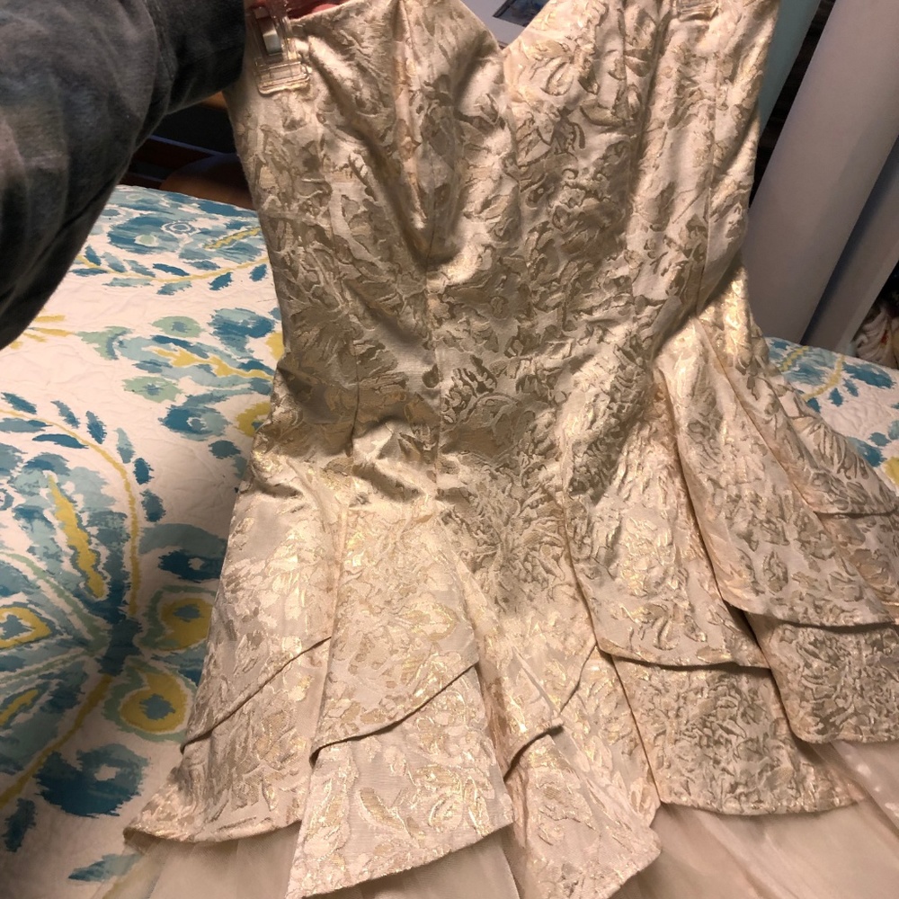 Gold Homecoming Dress Size 5/6 - Picture 5 of 6